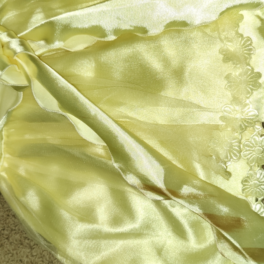 Pretty Yellow Dress Easter/Spring - Picture 6 of 6